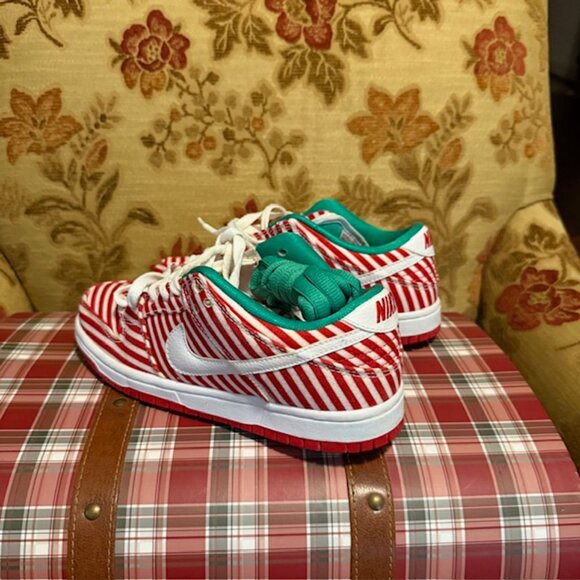 Nike SB Dunk Low Candy Cane Striped Tennis Shoe - Picture 11 of 16